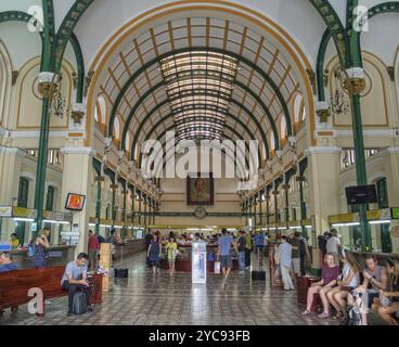 La poste centrale de Saigon est un exemple parfait de l'architecture coloniale française, Ho Chi Minh ville, Vietnam, Asie Banque D'Images