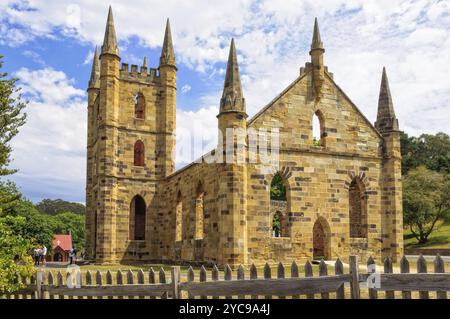 Les ruines de l'église Convict, qui n'a jamais été officiellement consacrée, et l'église anglicane St David sur le site historique de Port Arthur, Tasmanie, Aus Banque D'Images