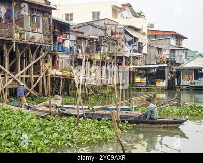 Départ matinal sur la rivière Bassac, Chau Doc, Vietnam, Asie Banque D'Images