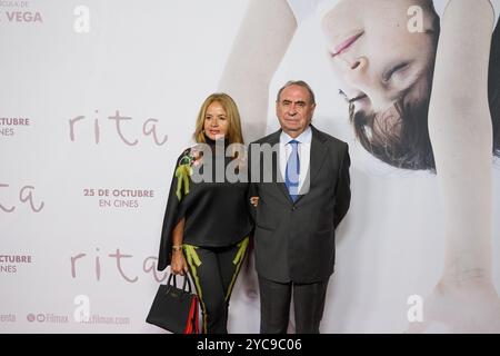 Madrid, Espagne. 21 octobre 2024. Begona Garica et Pedro Trapote assistent à la première de RITA à Madrid, en Espagne, le 21 octobre 2024. (Photo de Hazhard Espinoza Vallejos/NurPhoto) crédit : NurPhoto SRL/Alamy Live News Banque D'Images