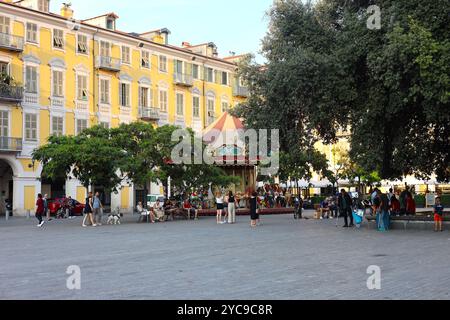 NICE, FRANCE - 9 AOÛT 2024 : vue sur la place Garibaldi. Il porte le nom de Giuseppe Garibaldi, héros de l'unification italienne (né à Nice). Place Gariba Banque D'Images