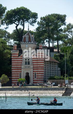 Lège-Cap-Ferret, village de l ? Herbe, bassin d'Arcachon (sud-ouest de la France) : la chapelle Sainte-Marie-du-Cap, surnommée ?chapelle de la Villa algérienn Banque D'Images