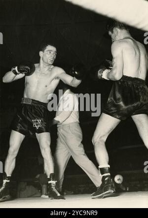 Boxeur professionnel français Alphonse Halimi et Jose Luis Martinez, Italie 1959 Banque D'Images