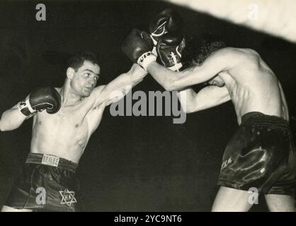 Boxeur professionnel français Alphonse Halimi et Jose Luis Martinez, Italie 1959 Banque D'Images