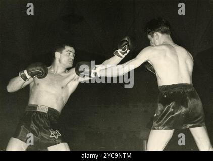 Boxeur professionnel français Alphonse Halimi et Jose Luis Martinez, Italie 1959 Banque D'Images