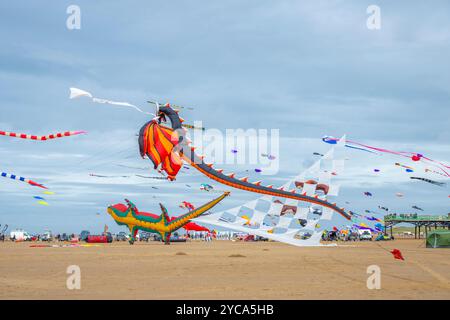 Cerfs-volants volés au St Anne's International Kite Festival qui s'est tenu sur la plage de St Anne's, Lancashire, Royaume-Uni en septembre 2024 Banque D'Images