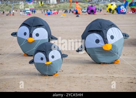 Cerfs-volants volés au St Anne's International Kite Festival qui s'est tenu sur la plage de St Anne's, Lancashire, Royaume-Uni en septembre 2024 Banque D'Images
