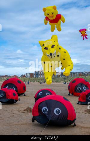 Cerfs-volants volés au St Anne's International Kite Festival qui s'est tenu sur la plage de St Anne's, Lancashire, Royaume-Uni en septembre 2024 Banque D'Images