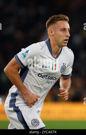 Rome, Latium, Italie. 20 octobre 2024. Davide Frattesi de l'Inter regarde pendant le match de football Serie A COMME Roma - Inter FC Stadio Olimpico le 20 octobre 2024 à Rome, Italie (crédit image : © Ciro de Luca/ZUMA Press Wire) USAGE ÉDITORIAL SEULEMENT! Non destiné à UN USAGE commercial ! Banque D'Images