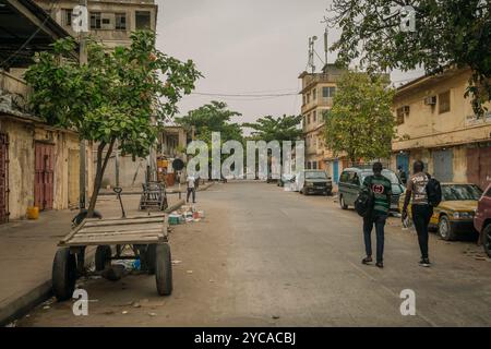 Les rues de Banjul, capitale de la Gambie, Afrique de l'Ouest. Banque D'Images