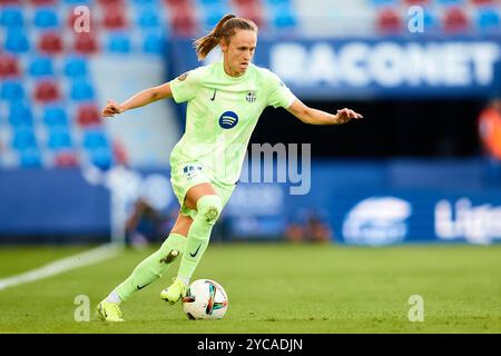 VALENCIA, ESPAGNE - 20 OCTOBRE : Caroline Hansen du FC Barcelona contrôle le ballon lors du match entre Levante UD Women et FC Barcelona Women, Corr Banque D'Images