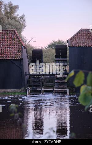 Moulin à eau à double roue près du village 't Coll, près de Nuenen, peint par Van Gogh Banque D'Images