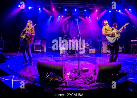 Milan Italie. 21 octobre 2024. Le chanteur et compositeur américain JAMES BRUNER se produit en direct sur scène à fabrique ouvrant le spectacle des Struts. Banque D'Images