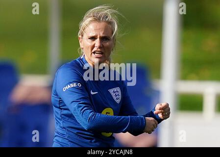 La manager anglaise Sarina Wiegman lors d'une séance d'entraînement au St George's Park, Burton-on-Trent. Date de la photo : mardi 22 octobre 2024. Banque D'Images