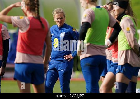 La manager anglaise Sarina Wiegman lors d'une séance d'entraînement au St George's Park, Burton-on-Trent. Date de la photo : mardi 22 octobre 2024. Banque D'Images