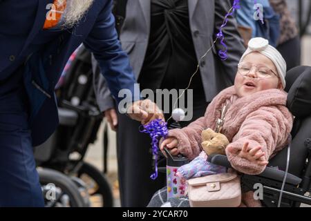 Londres, Royaume-Uni. 22 octobre 2024. Les lauréats du prix Pride of Britain assistent au 10 Downing Street, Londres UK Child of courage 2024 lauréate FLORRIE BARK cancer Survivante inspire des millions de personnes alors qu'elle partage sa bataille contre une forme rare de leucémie et collecte des fonds pour aider d'autres enfants. Crédit : Ian Davidson/Alamy Live News Banque D'Images