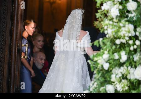 Athènes, Grèce. 28 septembre 2024. La princesse Théodora de Grèce arrive à la cathédrale métropolitaine pour son mariage avec Matthew Kumar. Crédit : Dimitris Aspiotis/Alamy Banque D'Images