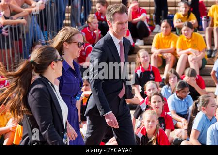 Sydney, Australie. 22 octobre 2024. Premier ministre de Nouvelle-Galles du Sud, Chris Minns arrive devant la reine Camilla et le roi Charles III à l'Opéra de Sydney le 22 octobre 2024 à Sydney, Australie crédit : IOIO IMAGES/Alamy Live News Banque D'Images