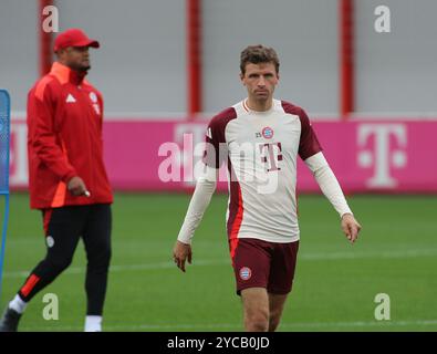 München, Deutschland, 22. Oktober 2024 : Fussball, Herren, saison 2024/2025, FC Bayern München, Säbener Strasse, Trainingsgelände, Abschlusstraining, Ligue des champions Thomas Müller, Mueller (FC Bayern München) Kopf, Oberkörper Banque D'Images