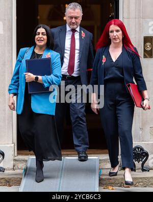 Londres, Angleterre, Royaume-Uni. 22 octobre 2024. Le secrétaire d'État à la Justice SHABANA MAHMOOD (à gauche), le secrétaire d'État à l'environnement, à l'alimentation et aux Affaires rurales STEVE REED (au centre) et la secrétaire d'État aux Transports LOUISE HAIGH (à droite) quittent Downing Street après une réunion du Cabinet. (Crédit image : © Thomas Krych/ZUMA Press Wire) USAGE ÉDITORIAL SEULEMENT! Non destiné à UN USAGE commercial ! Crédit : ZUMA Press, Inc/Alamy Live News Banque D'Images