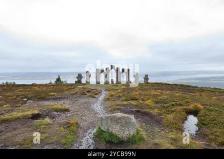 Le Fyrish Monument est un monument construit en 1782 au sommet de Fyrish Hill à Evanton, près d'Alness, surplombant le Cromarty Firth, Easter Ross, Écosse Banque D'Images