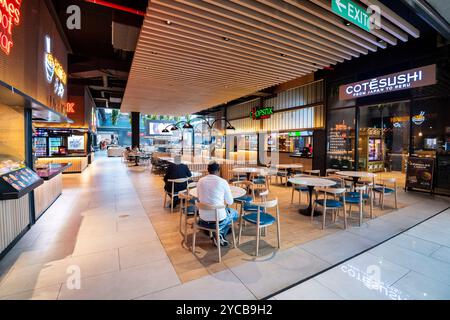 Aire de restauration, salle de restauration, restaurants, Tribeca Mall, centre commercial, énorme, gigantesque, moderne, Océan Indien, île, Maurice, Afrique, Foodcourt, Essensh Banque D'Images