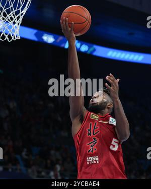 Pékin, Chine. 22 octobre 2024. Eugene German de Beijing Ducks se lance dans un match entre Beijing Ducks et Xinjiang Flying Tigers lors de la saison 2024-2025 de la ligue de la Chinese Basketball Association (CBA) à Pékin, Chine, 22 octobre 2024. Crédit : Wang Kaiyan/Xinhua/Alamy Live News Banque D'Images