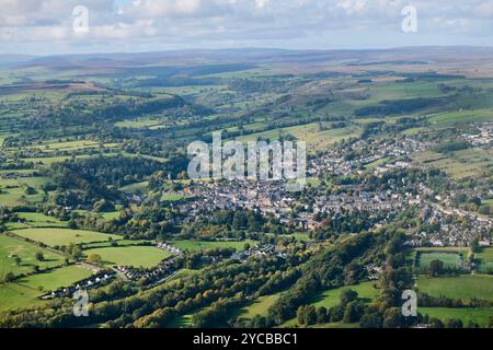 Une vue aérienne de la ville marchande du North Yorkshire, de Richmond, du nord de l'Angleterre, du Royaume-Uni, des Yorkshire Dales derrière Banque D'Images