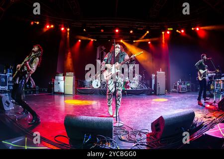 Milan Italie. 21 octobre 2024. L'auteur-compositeur-interprète anglais BARNS COURTNEY se produit sur scène à fabrique pendant le « Grand Union Tour » avec les têtes d'affiche des Struts. Banque D'Images