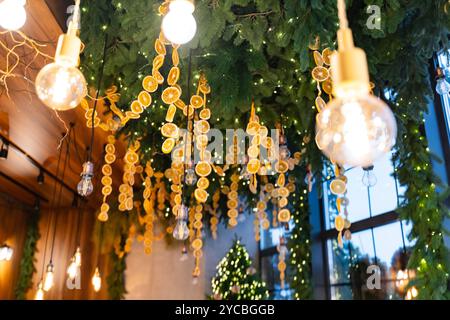 Décorez un décor de Noël festif pour une cuisine intérieure élégante. Banque D'Images