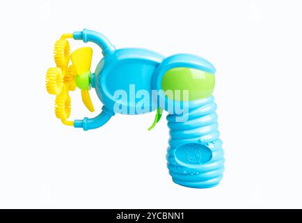 Machines à bulles sur fond blanc. bulles d'éventail de pistolet jouet pour enfants Banque D'Images