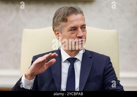 Washington, États-Unis. 22 octobre 2024. Robert Golob, premier ministre slovène, prononce de brèves remarques alors qu'il rencontre le président Biden (non représenté sur la photo) à la Maison Blanche à Washington, DC, États-Unis, le 22 octobre 2024. Crédit : Abaca Press/Alamy Live News Banque D'Images