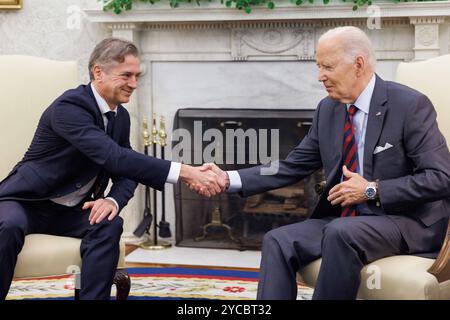 Le président Biden rencontre Robert Golob, premier ministre slovène, dans le bureau ovale de la Maison Blanche à Washington, DC, États-Unis. 22 octobre 2024. Crédit : Sipa USA/Alamy Live News Banque D'Images