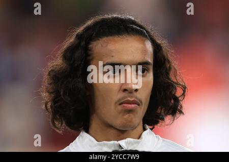 Monaco, Monaco. 18 octobre 2024. Ayyoub Bouaddi du LOSC Lille regarde pendant le line-up avant le match de Ligue 1 au stade Louis II, Monaco. Le crédit photo devrait se lire : Jonathan Moscrop/Sportimage crédit : Sportimage Ltd/Alamy Live News Banque D'Images