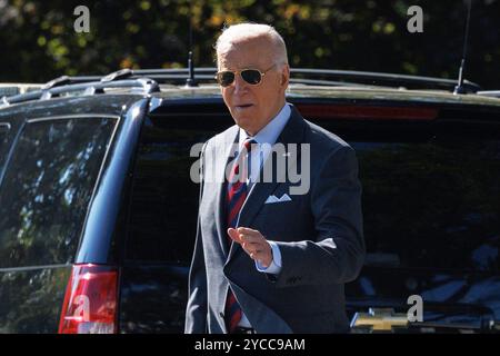 Washington, États-Unis. 22 octobre 2024. Le président Joe Biden quitte la Maison Blanche à Washington, DC en route pour Manchester, New Hampshire, le mardi 22 octobre 2024. Biden prononcera des remarques sur la réduction du coût des médicaments sur ordonnance. Photo de Aaron Schwartz/UPI crédit : UPI/Alamy Live News Banque D'Images