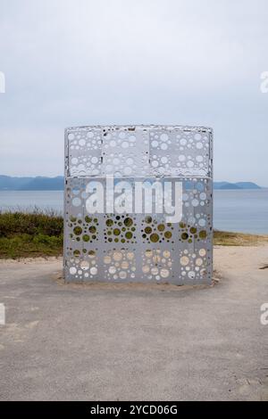 Le chantier naval travaille : Stern with Hole sculpture de Shinro Ohtake sur l'île de Naoshima au Japon Banque D'Images