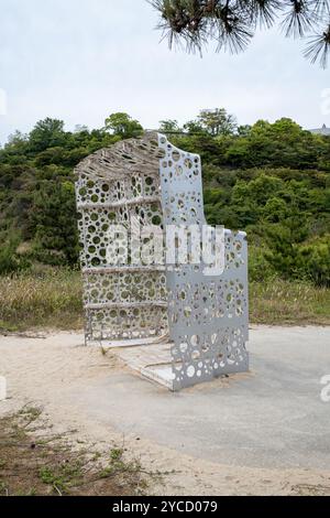 Le chantier naval travaille : Stern with Hole sculpture de Shinro Ohtake sur l'île de Naoshima au Japon Banque D'Images