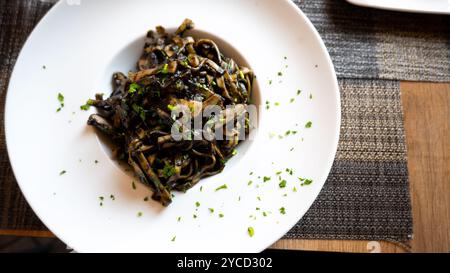 Spaghetti al Nero di seppia. Banque D'Images