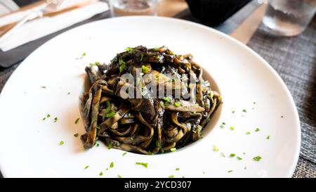 Spaghetti al Nero di seppia. Banque D'Images