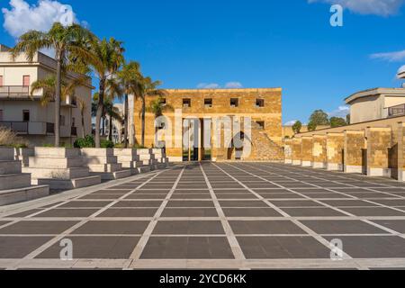 SYSTÈME DE CARRÉS , 1990, LAURA THERMES , FRANCO PURINI, GIBELLINA NUOVA, Trapani, Sicile, Italie Banque D'Images