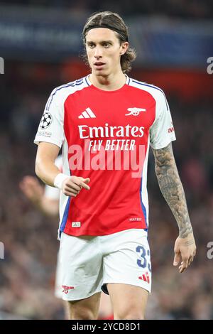 Londres, Royaume-Uni. 22 octobre 2024. Riccardo Calafiori de l'Arsenal FC lors du match Arsenal FC contre FC Shakhtar Donetsk UEFA Champions League Round 1 à l'Emirates Stadium, Londres, Angleterre, Royaume-Uni le 22 octobre 2024 Credit : Every second Media/Alamy Live News Banque D'Images