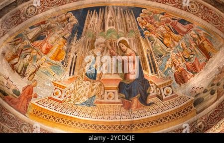 PAVIE, ITALIE - 8 SEPTEMBRE 2024 : détail de la fresque du couronnement de la Vierge Marie dans l'église Basilica di San Michaele Maggiore Banque D'Images