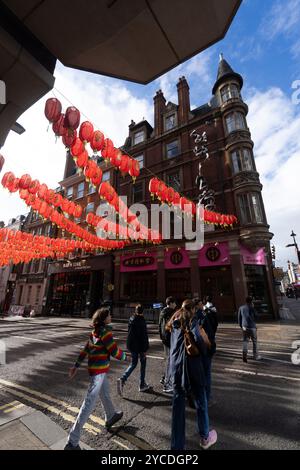 Chinatown est une enclave ethnique dans la ville de Westminster, à Londres, bordant Soho au nord et à l'ouest, Theatreland au sud et à l'est Banque D'Images