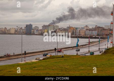 La baie de Bahia de la Habana de l'Hôtel Nacional de Cuba surplombe le Malecon et le centre-ville de la Havane Banque D'Images