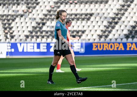 Freiburg, Deutschland. 20 octobre 2024. Davina Lutz (Schiedsrichterin) GER, SC Freiburg - RB Leipzig, Frauen-Fussball, Google Pixel Frauen-Bundesliga, 7. Spieltag, saison 2024/2025, 20.10.2024 LA RÉGLEMENTATION DFB INTERDIT TOUTE UTILISATION DE PHOTOGRAPHIES COMME SÉQUENCES D'IMAGES ET/OU QUASI-VIDÉO Foto : Eibner-Pressefoto/Thomas Hess Credit : dpa/Alamy Live News Banque D'Images