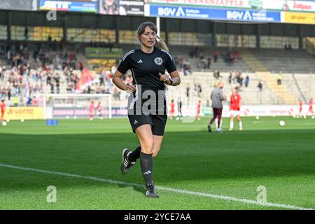 Freiburg, Deutschland. 20 octobre 2024. Melissa Joos (Schiedsrichter-Assistentin) GER, SC Freiburg - RB Leipzig, Frauen-Fussball, Google Pixel Frauen-Bundesliga, 7. Spieltag, saison 2024/2025, 20.10.2024 LA RÉGLEMENTATION DFB INTERDIT TOUTE UTILISATION DE PHOTOGRAPHIES COMME SÉQUENCES D'IMAGES ET/OU QUASI-VIDÉO Foto : Eibner-Pressefoto/Thomas Hess Credit : dpa/Alamy Live News Banque D'Images