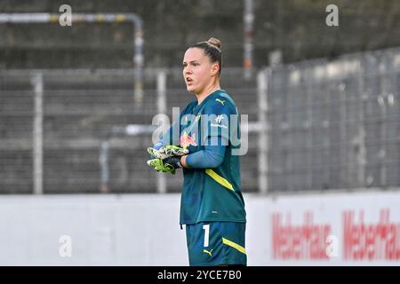 Freiburg, Deutschland. 20 octobre 2024. Elvira Herzog (RB Leipzig, #01) GER, SC Freiburg - RB Leipzig, Frauen-Fussball, Google Pixel Frauen-Bundesliga, 7. Spieltag, saison 2024/2025, 20.10.2024 LA RÉGLEMENTATION DFB INTERDIT TOUTE UTILISATION DE PHOTOGRAPHIES COMME SÉQUENCES D'IMAGES ET/OU QUASI-VIDÉO Foto : Eibner-Pressefoto/Thomas Hess Credit : dpa/Alamy Live News Banque D'Images