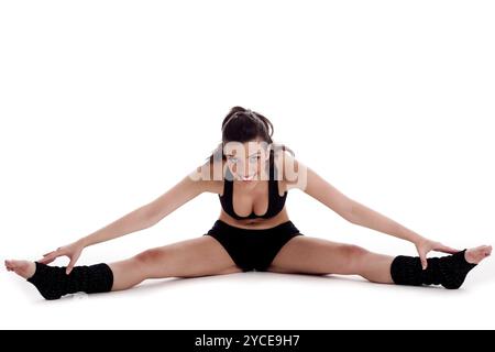 Femme de fitness faisant de l'exercice de streching Banque D'Images