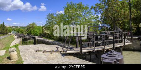 Escaliers d'écluse de Fonseranes, Echelle d'Ecluses de Fonseranes, neuf Ecluses, canal du midi, Béziers, Hérault, Languedoc-Roussillon, France, Europe Banque D'Images