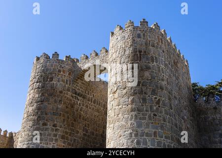 Les murs romains d'Avila une journée d'été ensoleillée. Espagne Banque D'Images